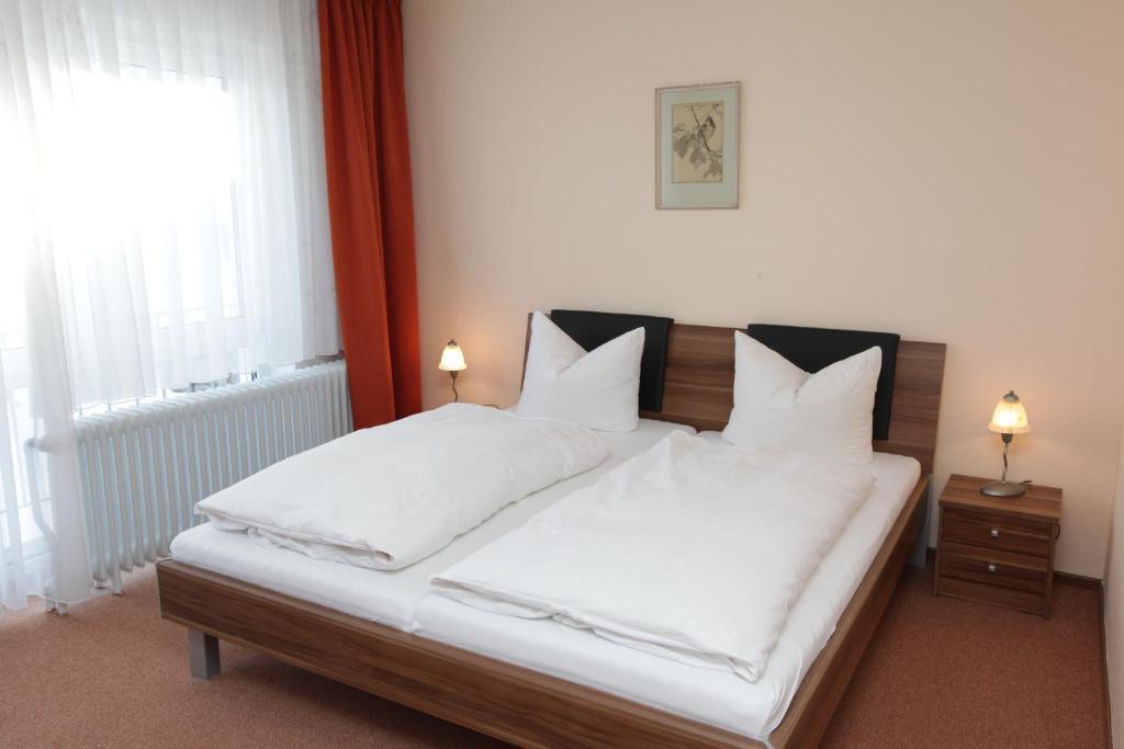 Hotel An Der Sonne & Restaurant Zum Schneiger Schoenwald im Schwarzwald Room photo